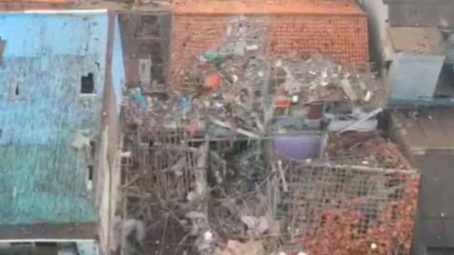 Penampakan rumah yang terdampak ledakan misterius. [X]
